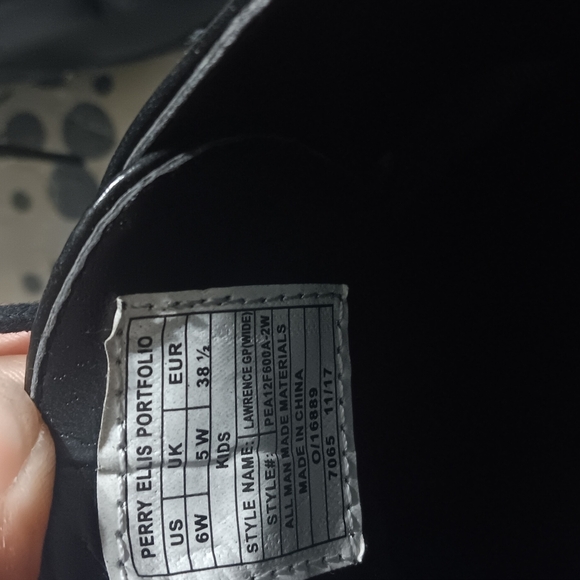 Perry Ellis Classic Black Kid's Shoes - Picture 3 of 4